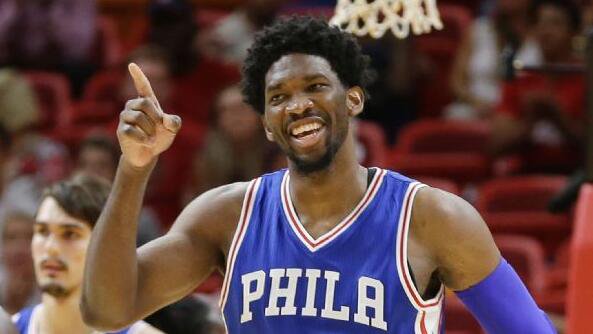 nba竞猜app- 恩比德怒砍双20，76人横扫步行者  