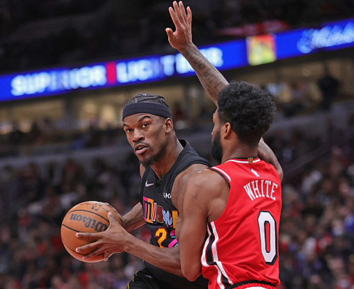 nba竞猜app-19, 公牛德罗赞空砍四十分  